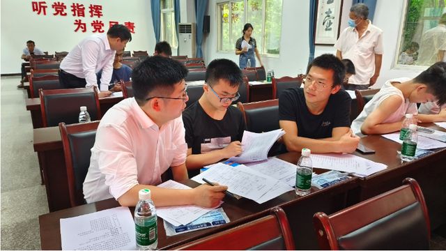 宜賓市南溪區(qū)黃沙鎮(zhèn)舉辦高考志愿填報(bào)指導(dǎo)公益活動(dòng)，助力學(xué)子精準(zhǔn)規(guī)劃未來(lái)